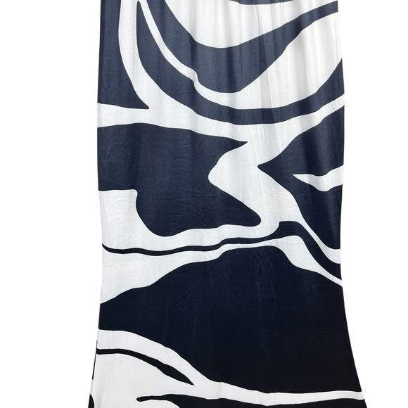 Black and White V-Neck Long Maxi Dress Elegant Style - Picture 4 of 6